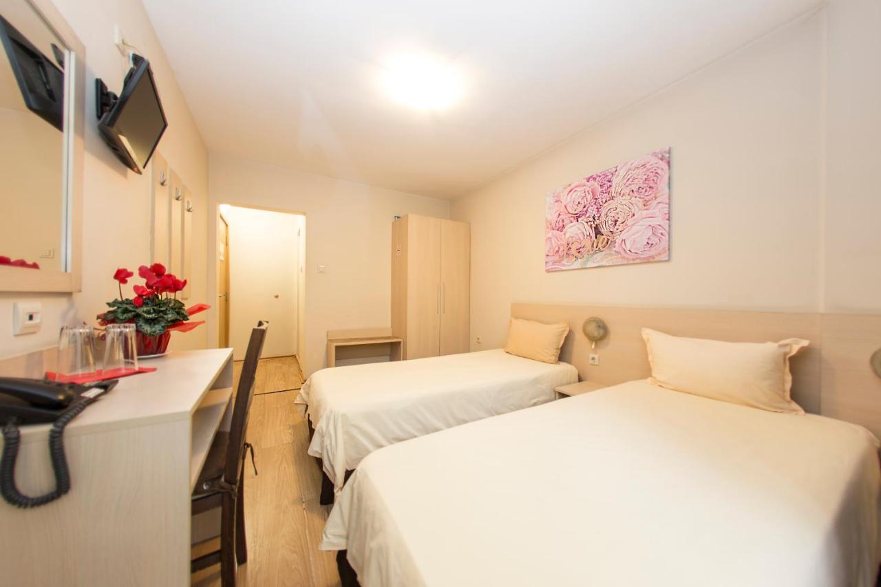 Family Hotel Madrid Sofya Dış mekan fotoğraf