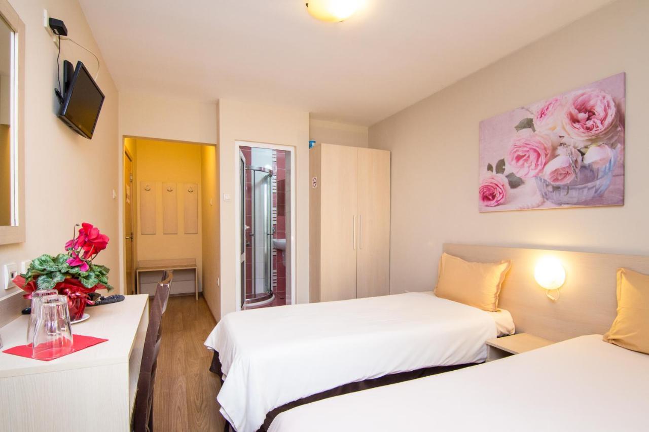 Family Hotel Madrid Sofya Dış mekan fotoğraf