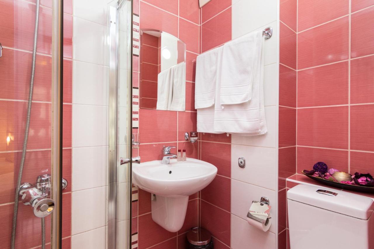 Family Hotel Madrid Sofya Dış mekan fotoğraf