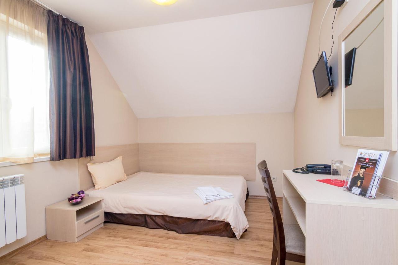 Family Hotel Madrid Sofya Dış mekan fotoğraf