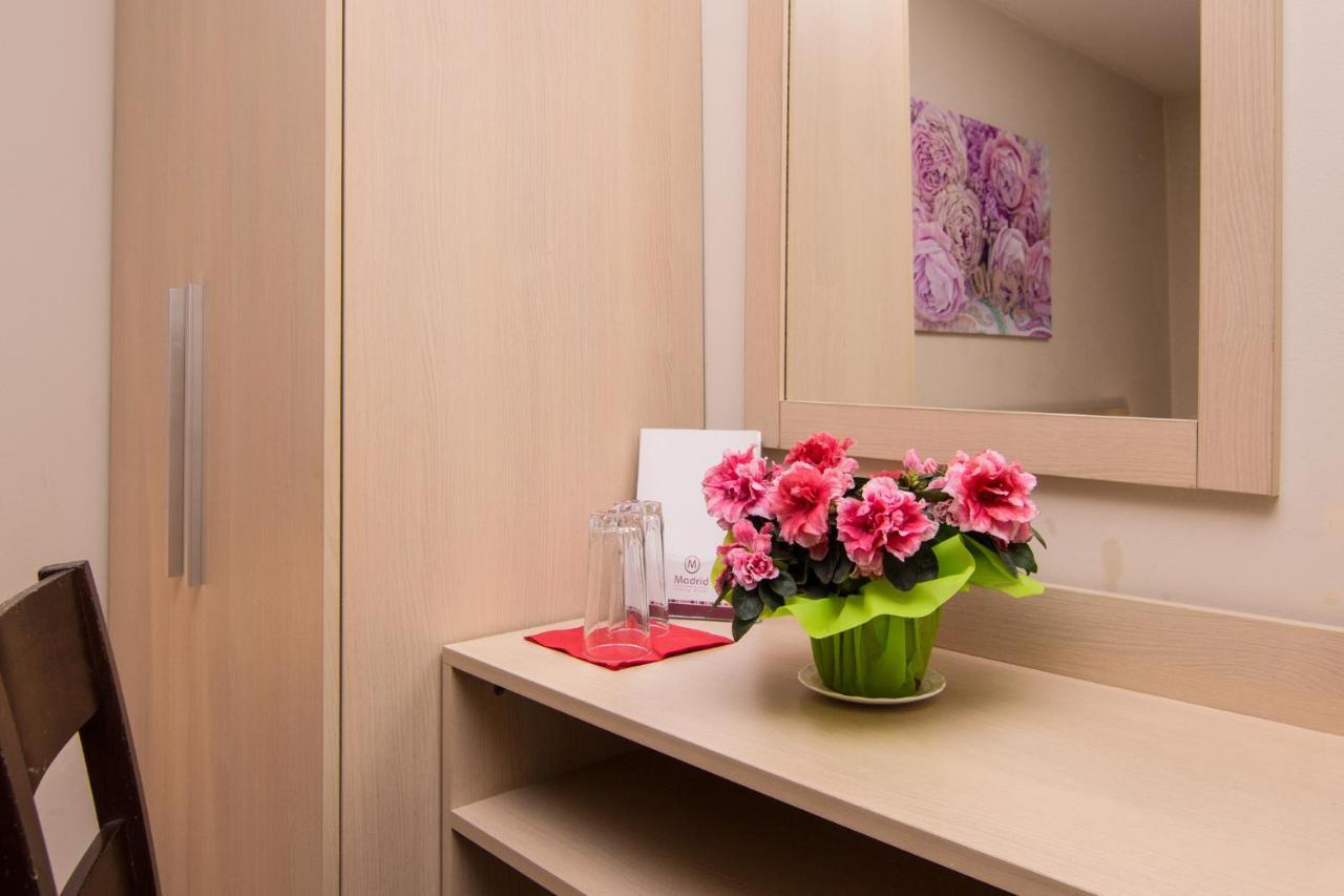 Family Hotel Madrid Sofya Dış mekan fotoğraf